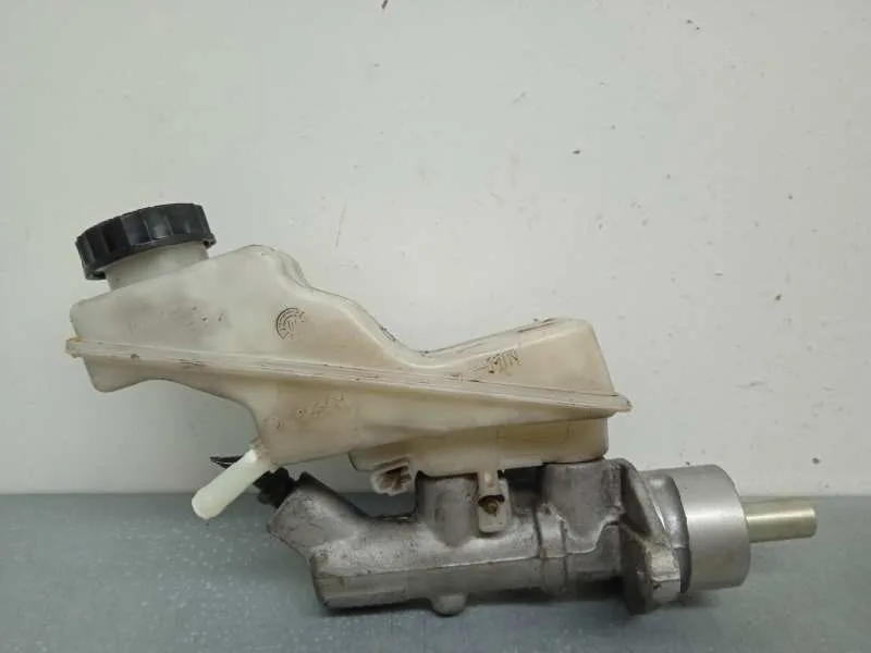 Bomba Freno para Toyota Avensis Berlina (T25)