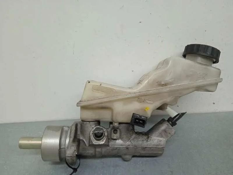 Bomba Freno para Toyota Avensis Berlina (T25)