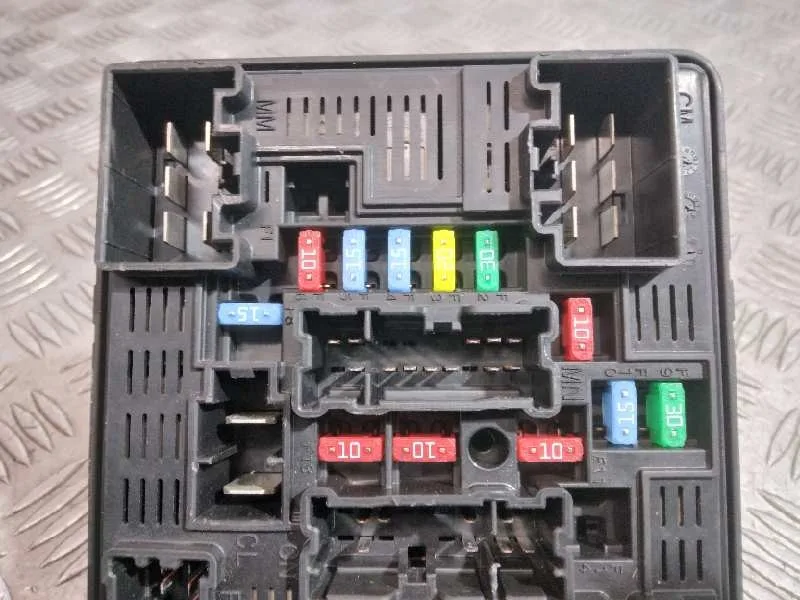 Caja Reles / Fusibles para Renault Captur Ii