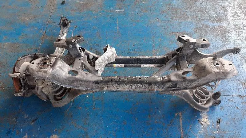 Puente Trasero para Ford Focus Lim. (Cb8)