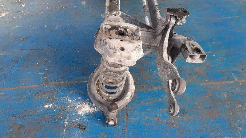 Puente Trasero para Ford Focus Lim. (Cb8)