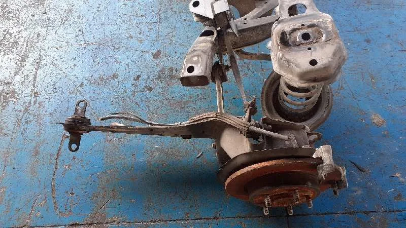 Puente Trasero para Ford Focus Lim. (Cb8)