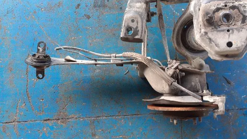 Puente Trasero para Ford Focus Lim. (Cb8)