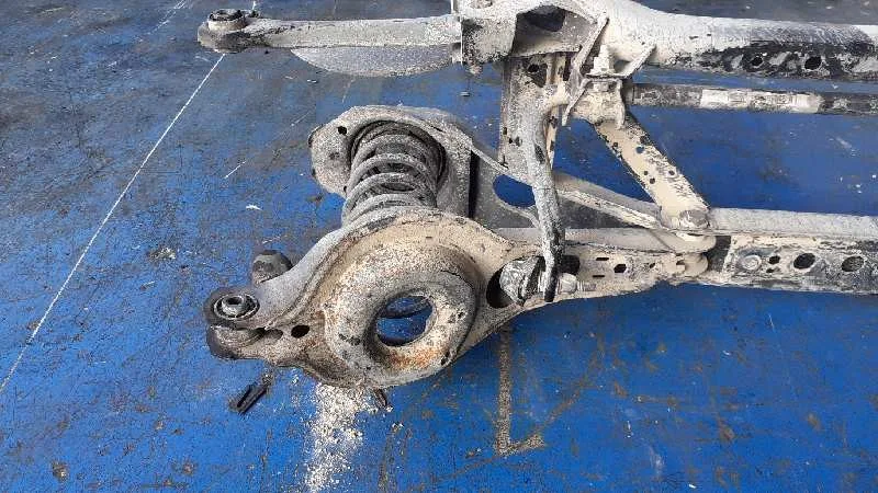 Puente Trasero para Ford Focus Lim. (Cb8)