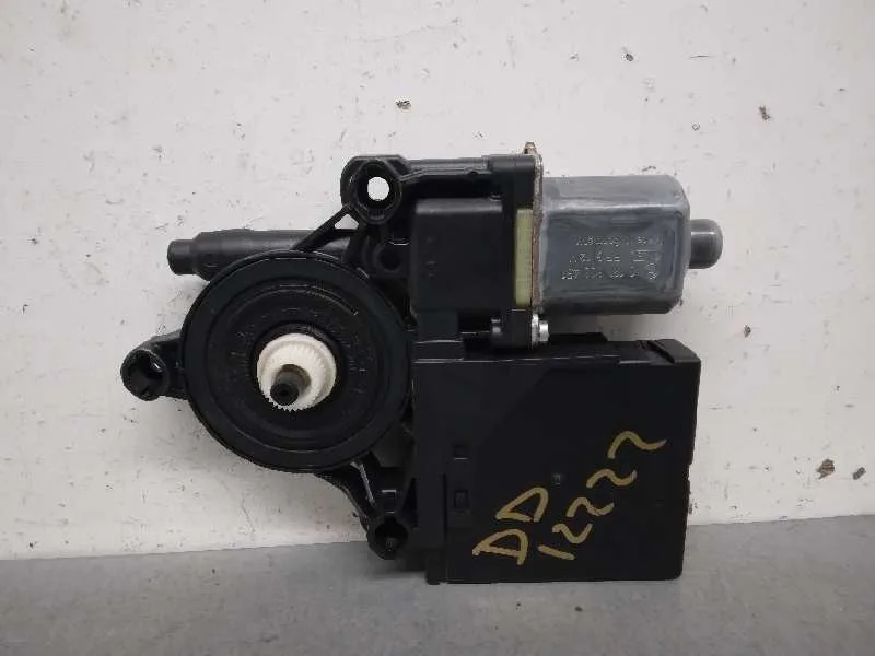 Motor Elevalunas Delantero Derecho para Volkswagen Passat Variant (365)