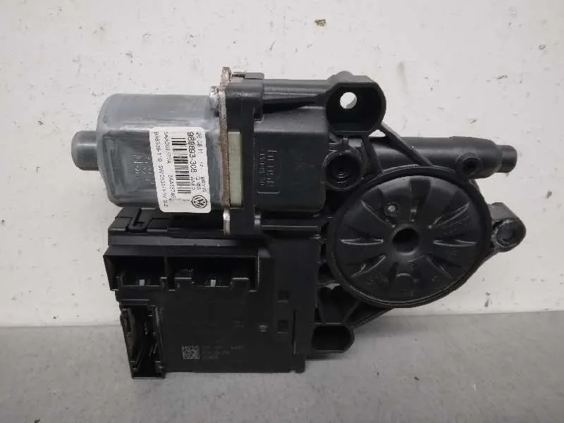 Motor Elevalunas Delantero Derecho para Volkswagen Passat Variant (365)