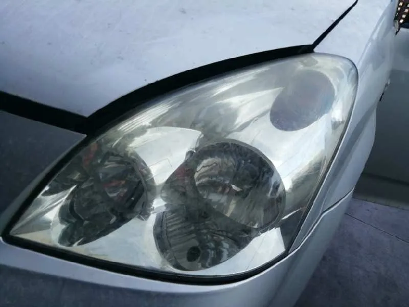 Faro Izquierdo para Toyota Corolla Verso (R1)
