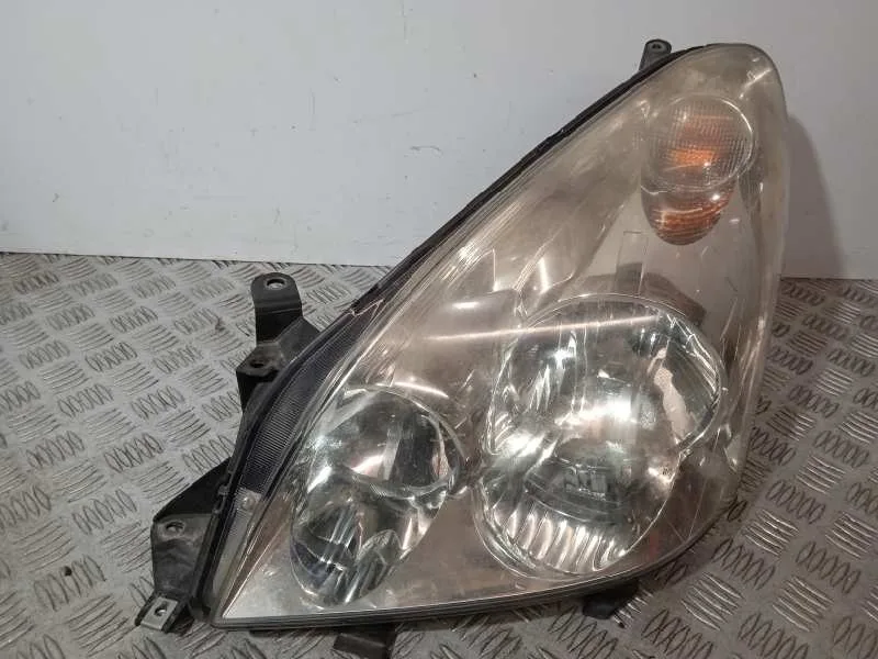 Faro Izquierdo para Toyota Corolla Verso (R1)