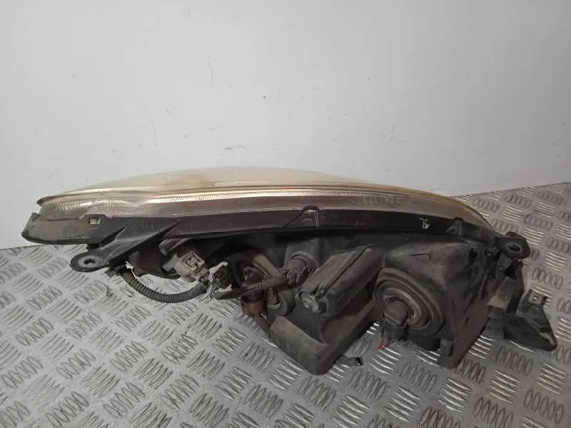 Faro Izquierdo para Toyota Corolla Verso (R1)