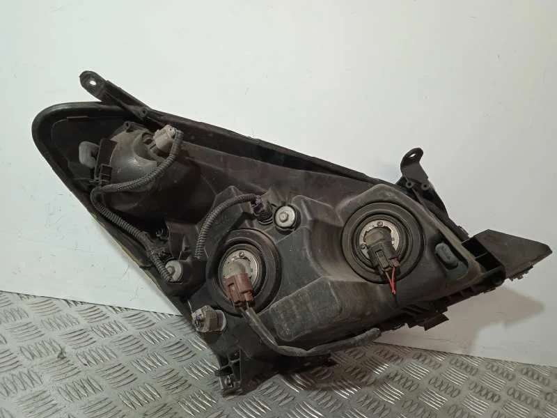 Faro Izquierdo para Toyota Corolla Verso (R1)