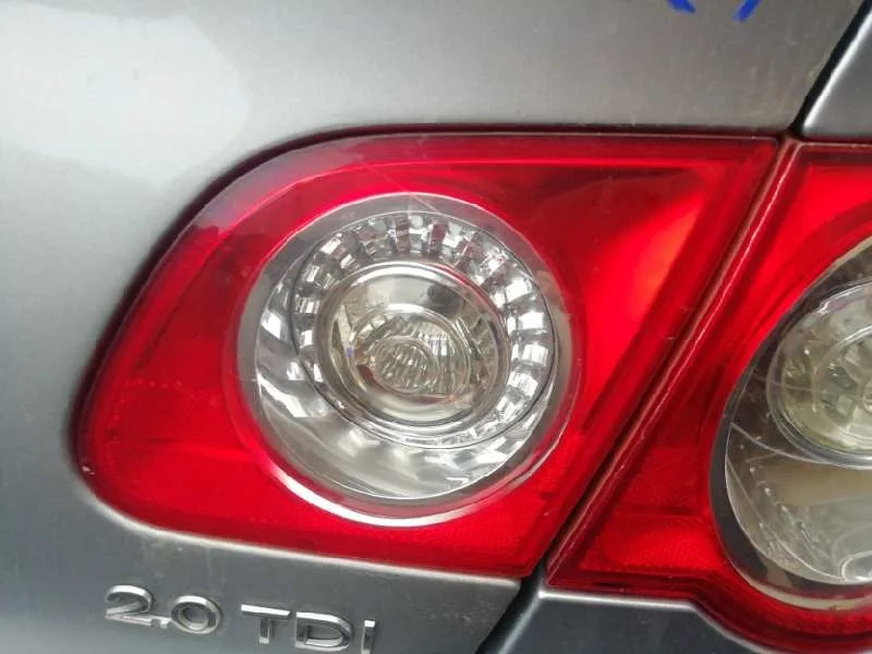 Piloto Trasero Derecho Interior para Volkswagen Passat Berlina (3C2)