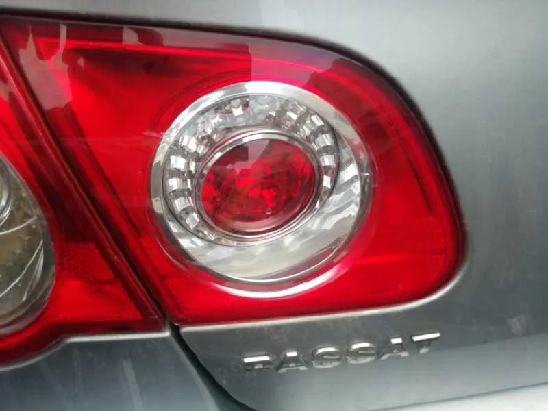 Piloto Trasero Izquierdo Interior para Volkswagen Passat Berlina (3C2)