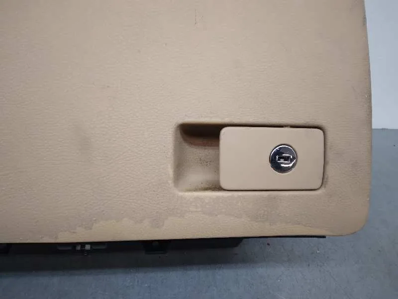 Guantera para Volkswagen Passat Berlina (3C2)