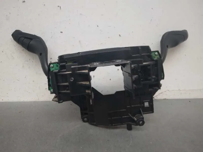 Mando Multifuncion para Ford Focus Lim. (Cb8)