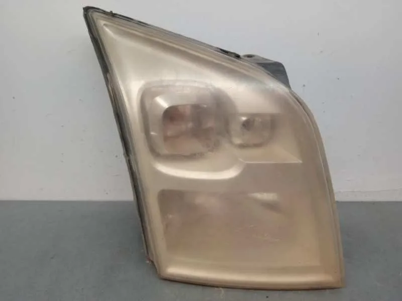 Faro Derecho para Ford Transit Caja Cerrada '06