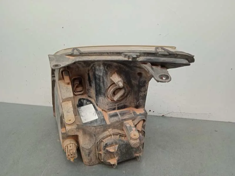 Faro Derecho para Ford Transit Caja Cerrada '06