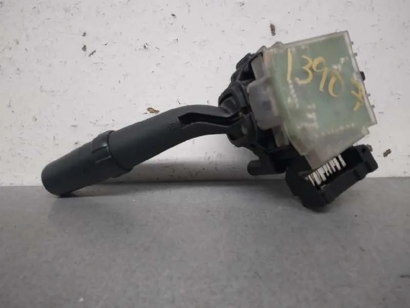 Mando Limpia para Toyota Corolla Verso (R1)