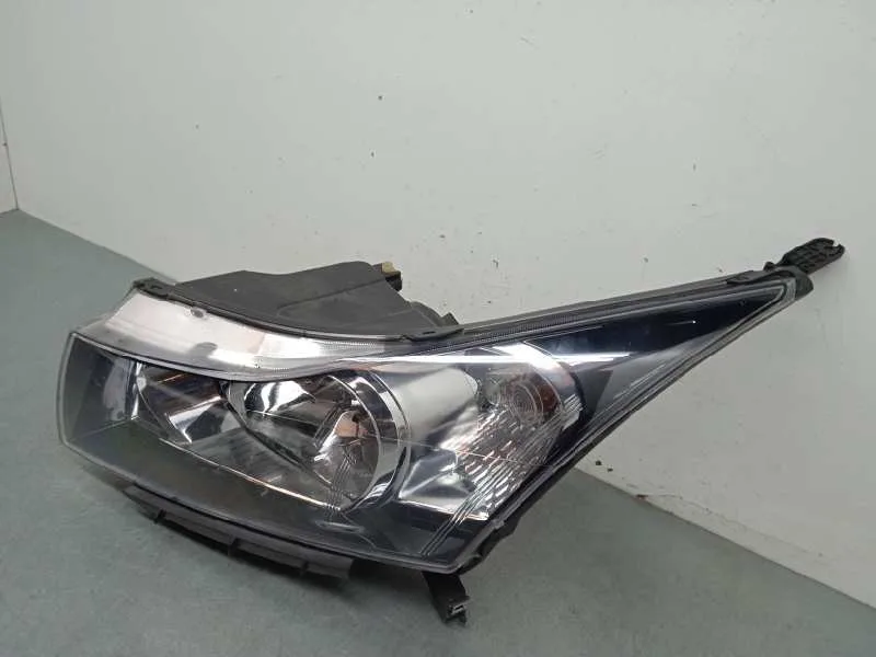 Faro Izquierdo para Chevrolet Cruze Hatchback
