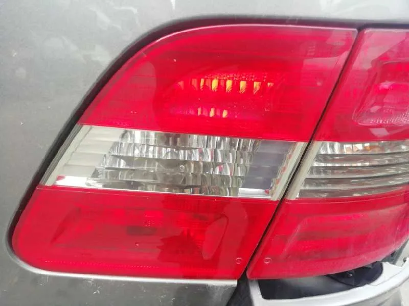 Piloto Trasero Derecho Interior para Mercedes-Benz Clase B (W245)