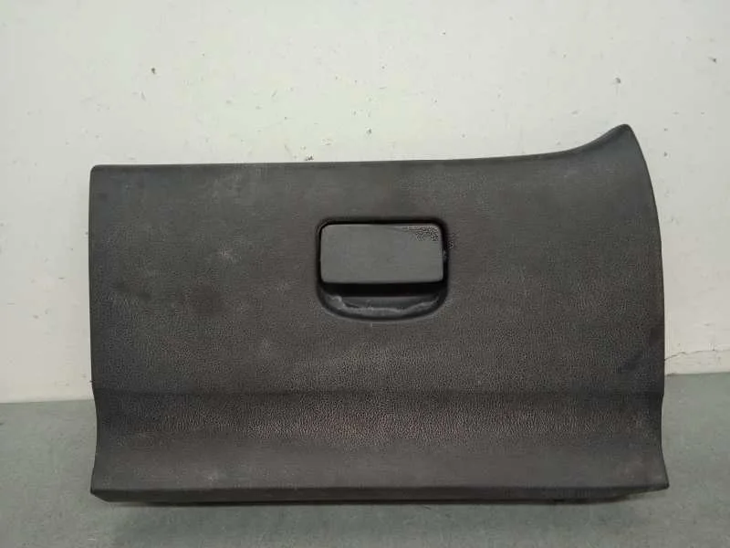 Guantera para Nissan Micra (K13)