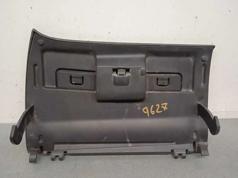 Guantera para Nissan Micra (K13)