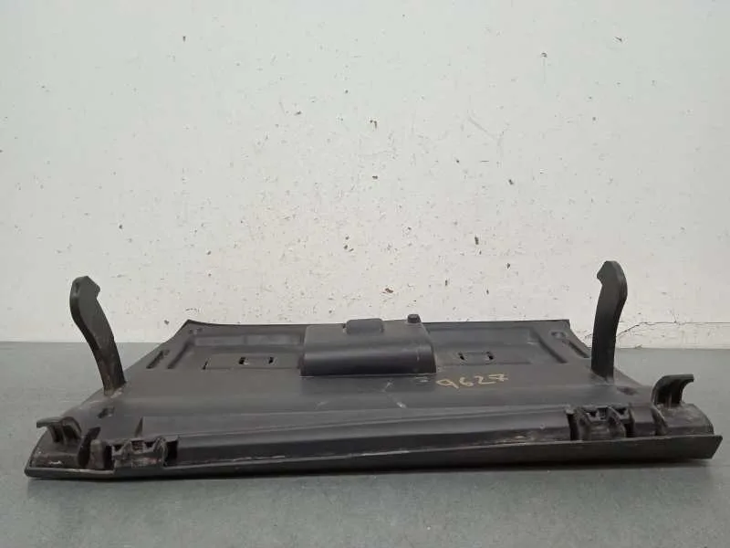 Guantera para Nissan Micra (K13)