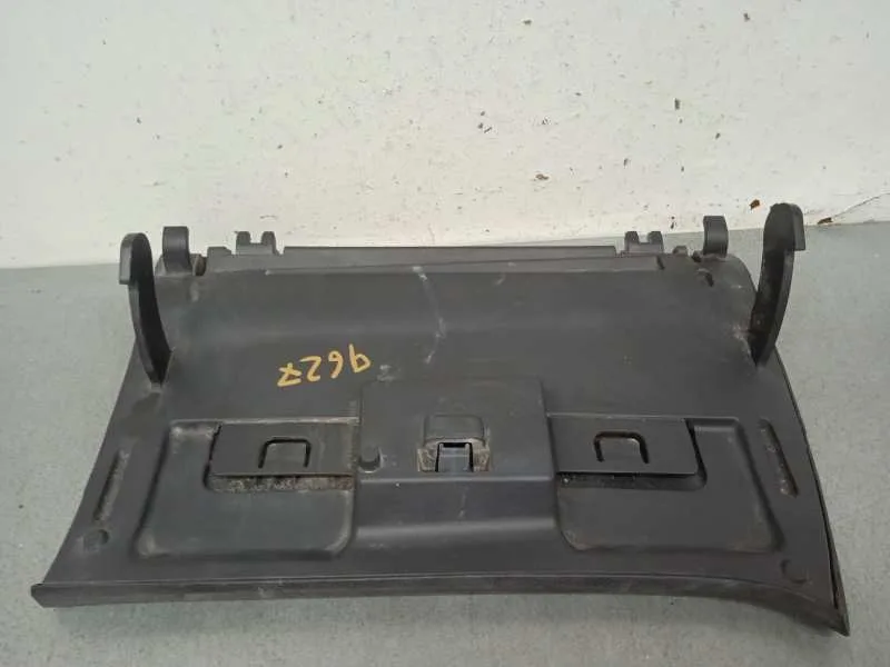 Guantera para Nissan Micra (K13)