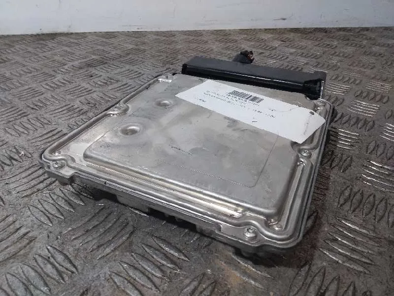 Centralita Motor Uce para Audi A4 Avant (8E)