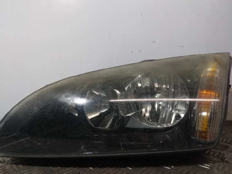 Faro Izquierdo para Ford Focus Berlina (Cap)