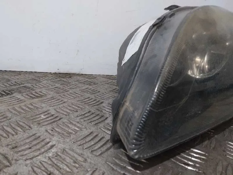 Faro Izquierdo para Ford Focus Berlina (Cap)