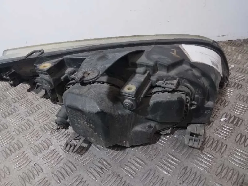 Faro Izquierdo para Ford Focus Berlina (Cap)