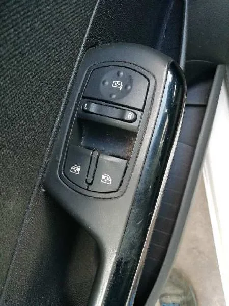 Mando Elevalunas Delantero Izquierdo para Opel Corsa D