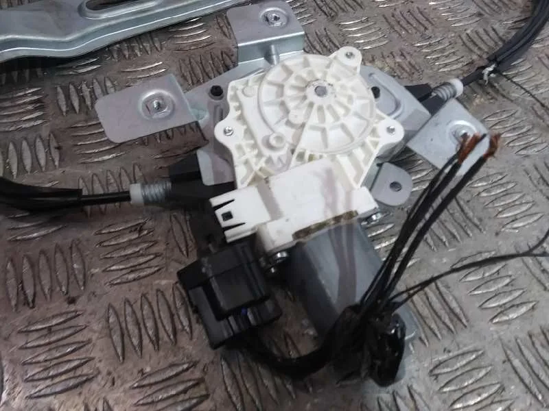 Elevalunas Delantero Derecho para Ford Tourneo Courier (C4A)