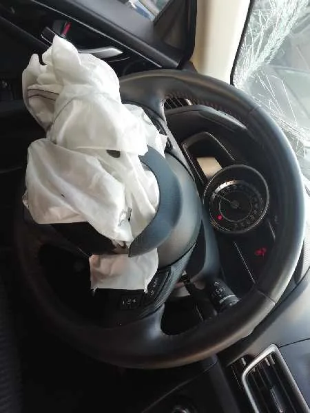 Volante para Mazda 3 Lim. ()