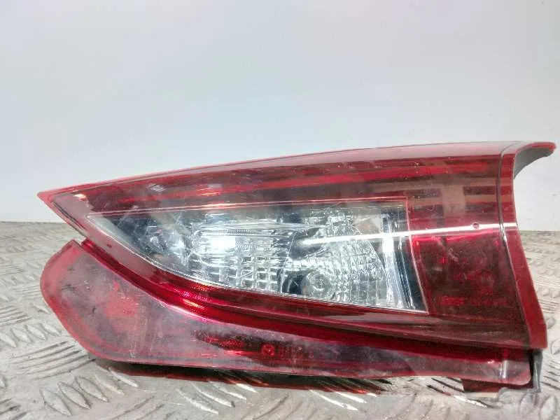 Piloto Trasero Derecho Interior para Mazda 3 Lim. ()