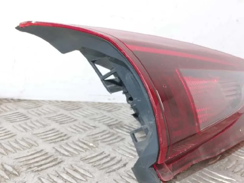 Piloto Trasero Izquierdo Interior para Mazda 3 Lim. ()