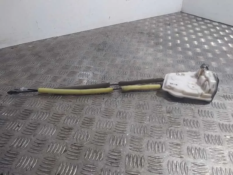 Cerradura Puerta Delantera Derecha para Mazda 3 Lim. ()