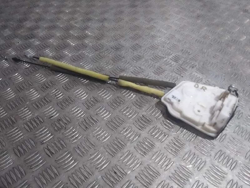 Cerradura Puerta Delantera Derecha para Mazda 3 Lim. ()