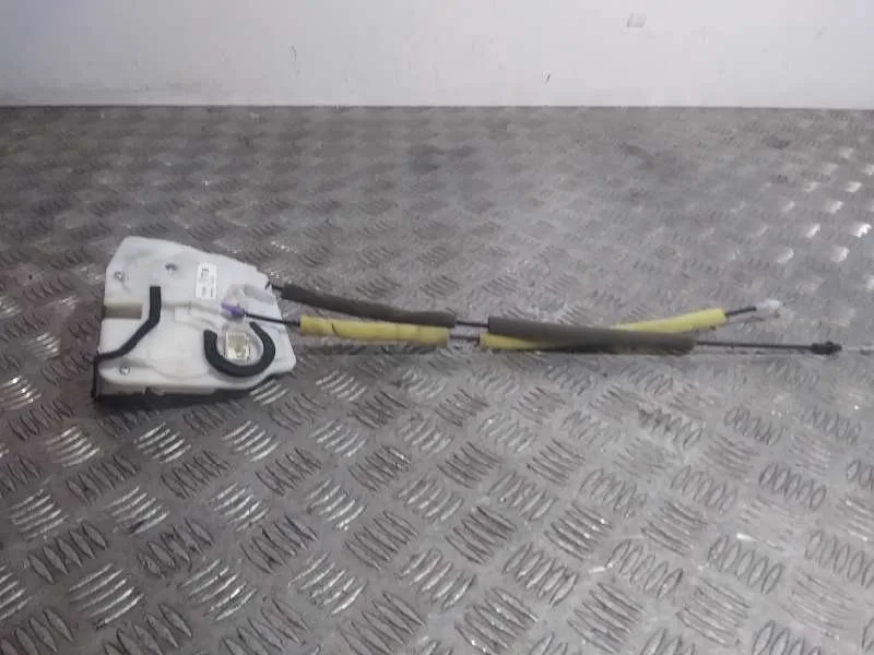 Cerradura Puerta Delantera Derecha para Mazda 3 Lim. ()