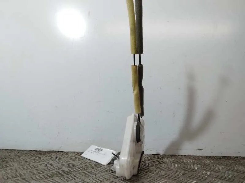 Cerradura Puerta Delantera Izquierda para Mazda 3 Lim. ()