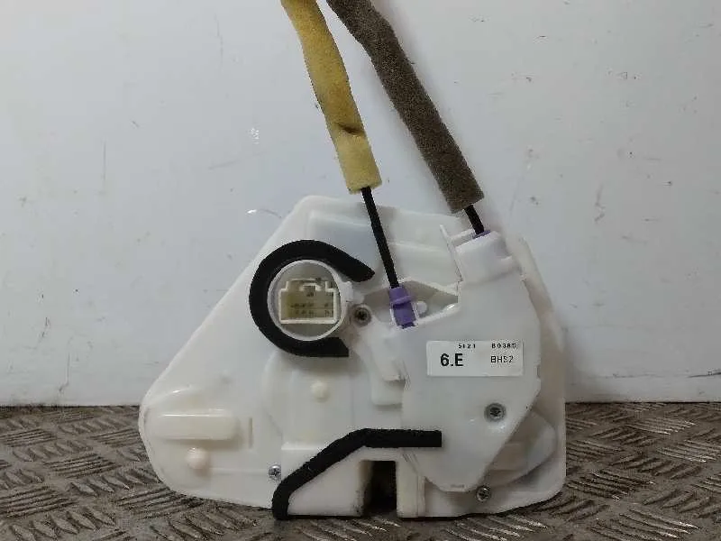 Cerradura Puerta Delantera Izquierda para Mazda 3 Lim. ()