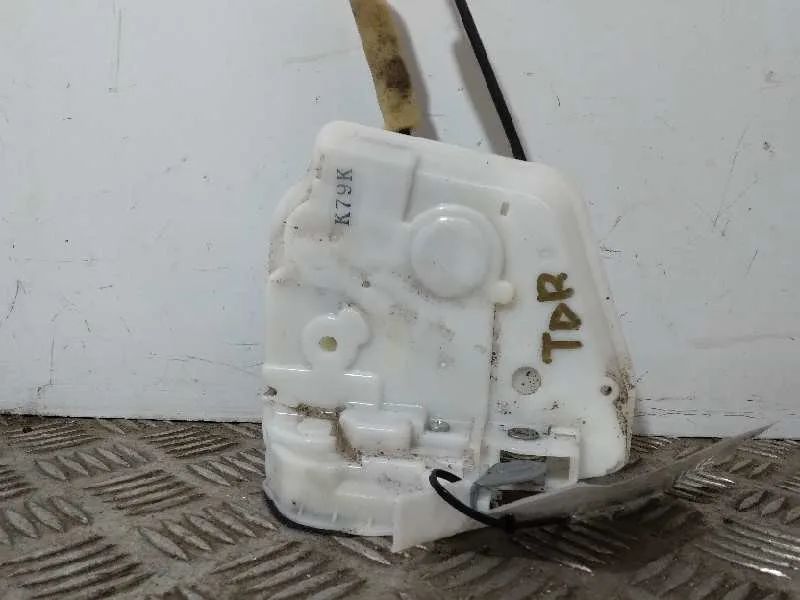 Cerradura Puerta Trasera Derecha para Mazda 3 Lim. ()