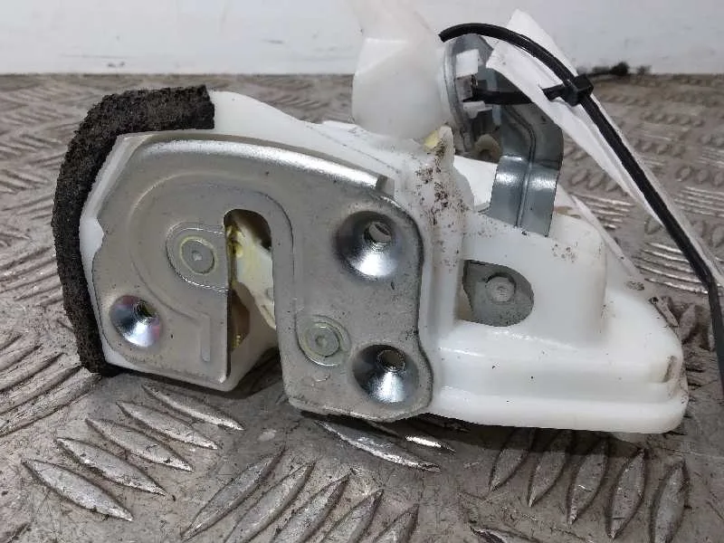 Cerradura Puerta Trasera Derecha para Mazda 3 Lim. ()