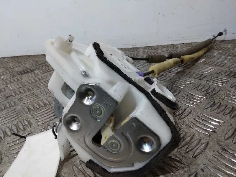 Cerradura Puerta Trasera Derecha para Mazda 3 Lim. ()
