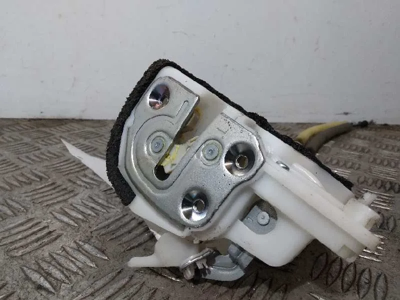 Cerradura Puerta Trasera Izquierda para Mazda 3 Lim. ()