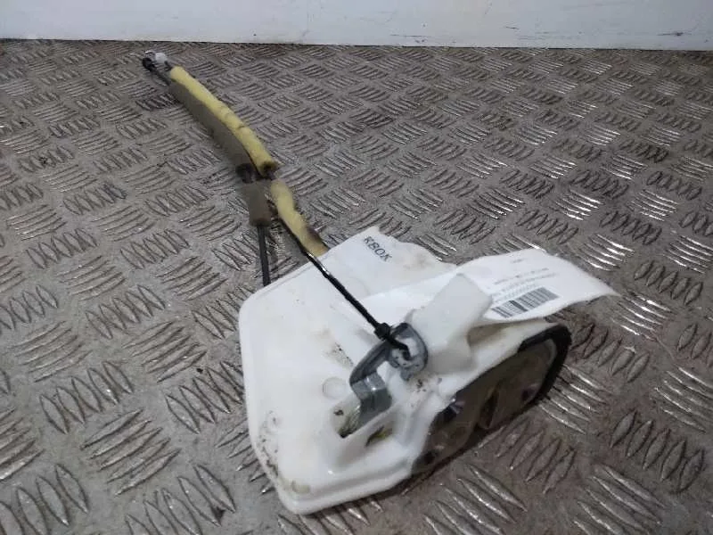 Cerradura Puerta Trasera Izquierda para Mazda 3 Lim. ()