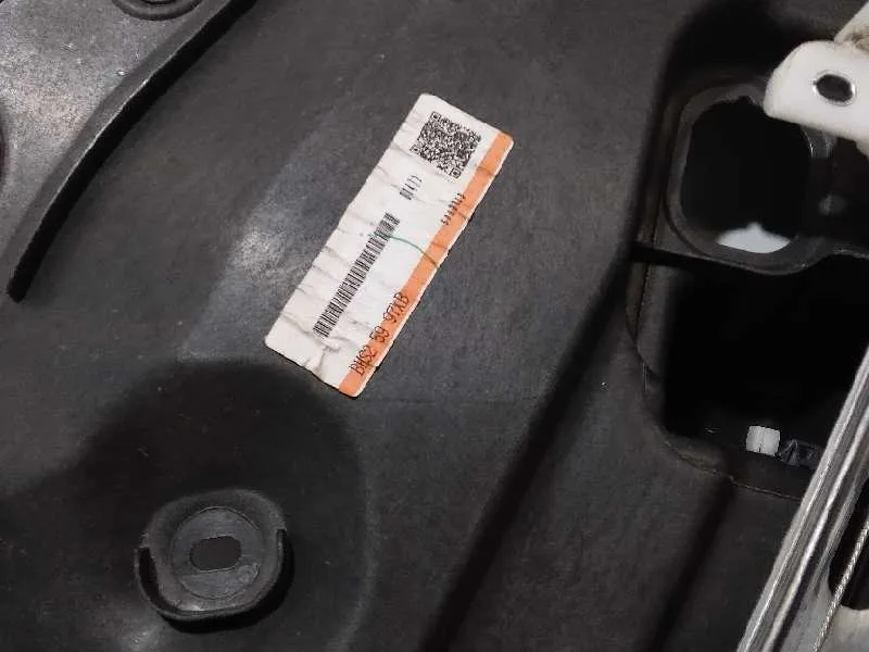 Elevalunas Delantero Izquierdo para Mazda 3 Lim. ()