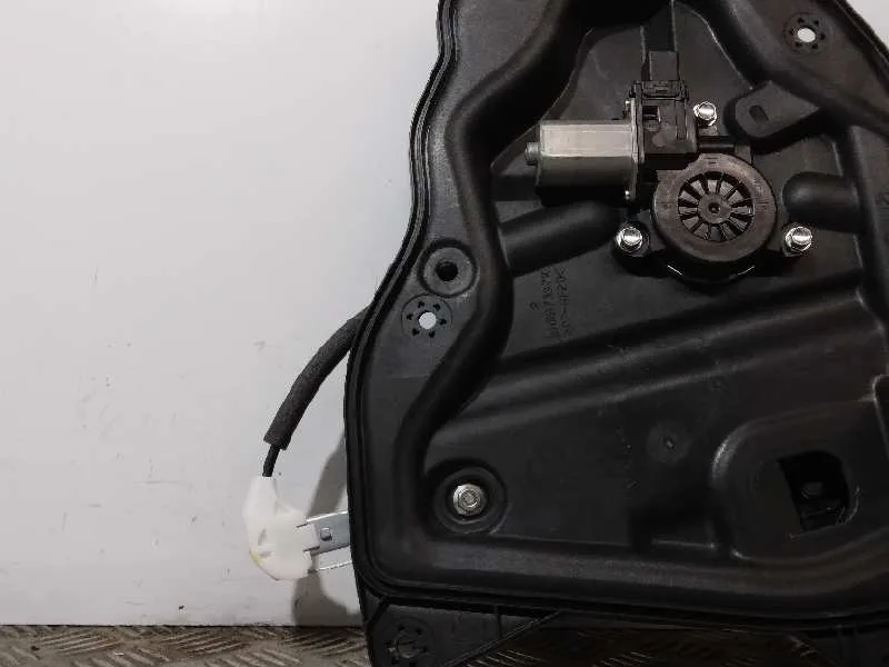 Elevalunas Trasero Izquierdo para Mazda 3 Lim. ()