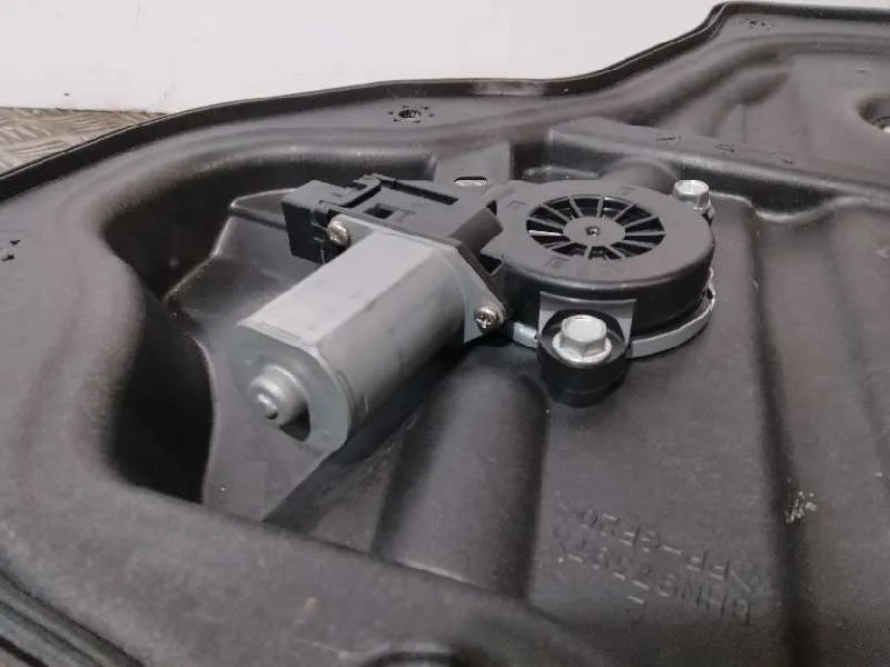 Elevalunas Trasero Izquierdo para Mazda 3 Lim. ()