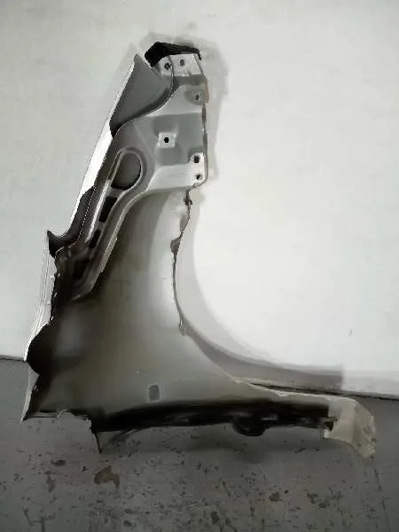 Aleta Delantera Izquierda para Toyota Prius (Nhw20)